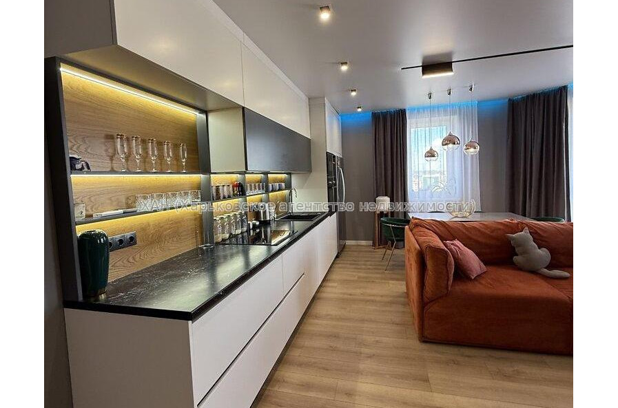 Продам квартиру, Молочная ул. , 3 кім., 80 м², евроремонт 