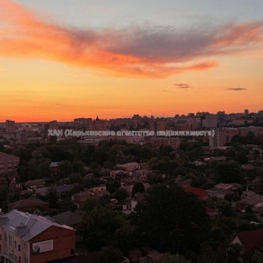 Продам квартиру, Молочная ул. , 3 кім., 80 м², евроремонт 