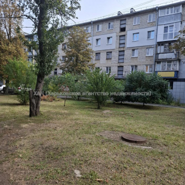 Продам квартиру, 3  ком., 56 м², косметический ремонт 