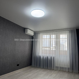 Продам квартиру, Владислава Зубенко ул. , 2 кім., 47 м², капитальный ремонт