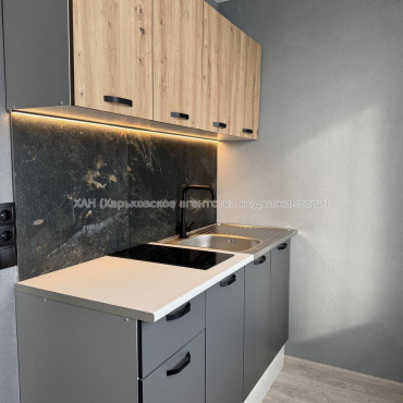 Продам квартиру, Владислава Зубенко ул. , 2 кім., 47 м², капитальный ремонт 