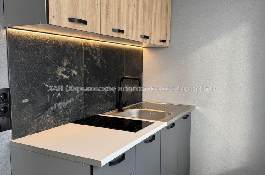 Продам квартиру, Владислава Зубенко ул. , 2 кім., 47 м², капитальный ремонт 