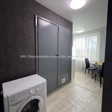 Продам квартиру, Владислава Зубенко ул. , 2 кім., 47 м², капитальный ремонт 