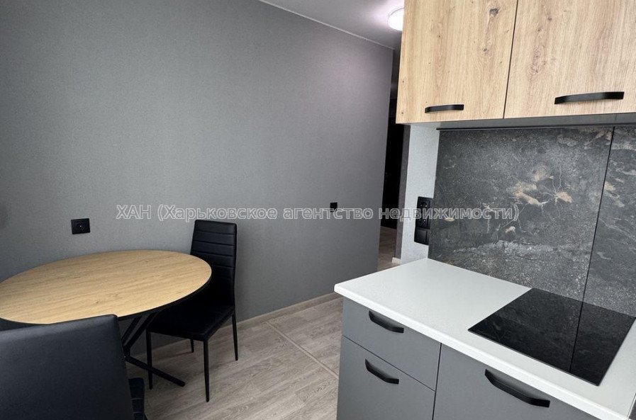 Продам квартиру, Владислава Зубенко ул. , 2 кім., 47 м², капитальный ремонт 