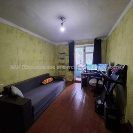 Продам квартиру, Льва Ландау просп. , 1 кім., 30 м², частичный ремонт