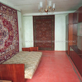 Продам квартиру, Непокоренных ул. , 1 кім., 32 м², советский ремонт