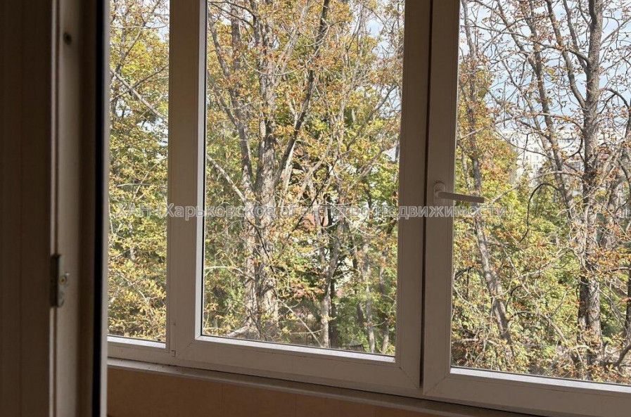 Продам квартиру, Каденюка ул. , 3  ком., 59.20 м², капитальный ремонт 