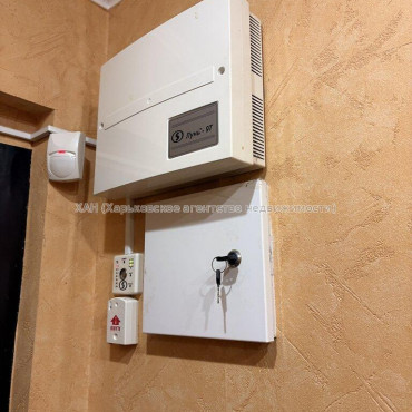 Продам квартиру, Каденюка ул. , 3  ком., 59.20 м², капитальный ремонт 