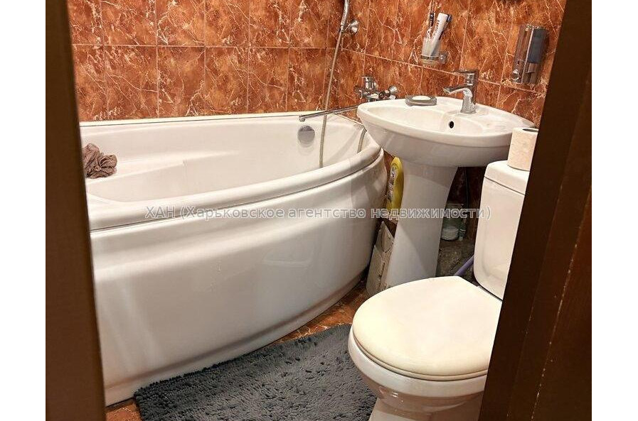 Продам квартиру, Каденюка ул. , 3  ком., 59.20 м², капитальный ремонт 