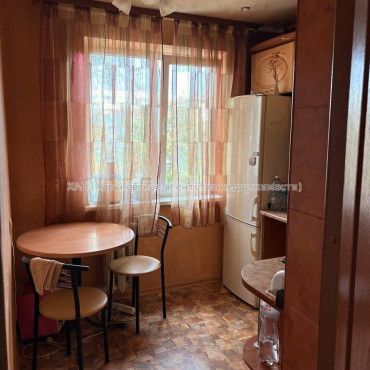 Продам квартиру, Каденюка ул. , 3  ком., 59.20 м², капитальный ремонт 