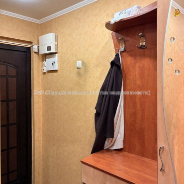 Продам квартиру, Каденюка ул. , 3  ком., 59.20 м², капитальный ремонт 
