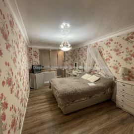 Продам квартиру, 3  ком., 66 м², советский ремонт