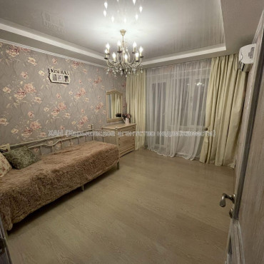 Продам квартиру, 3  ком., 66 м², советский ремонт 