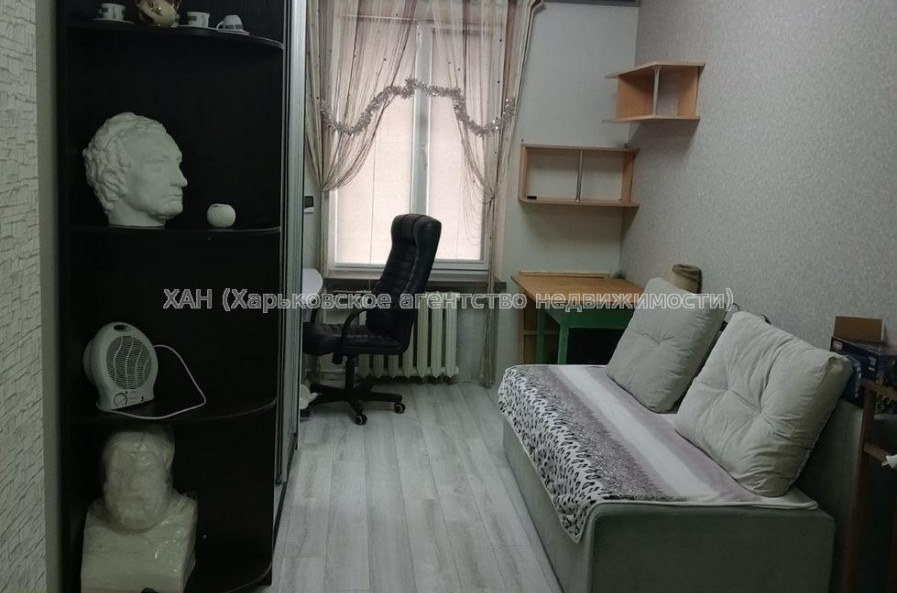 Продам квартиру, Михайлика ул. , 1 кім., 23.30 м², капитальный ремонт 