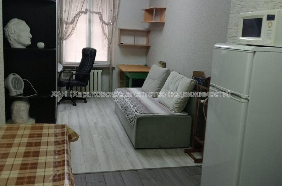 Продам квартиру, Михайлика ул. , 1 кім., 23.30 м², капитальный ремонт 