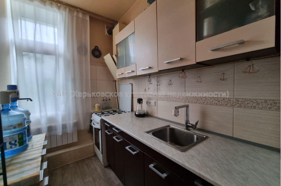 Продам квартиру, Киргизская ул. , 2  ком., 34.30 м², капитальный ремонт 