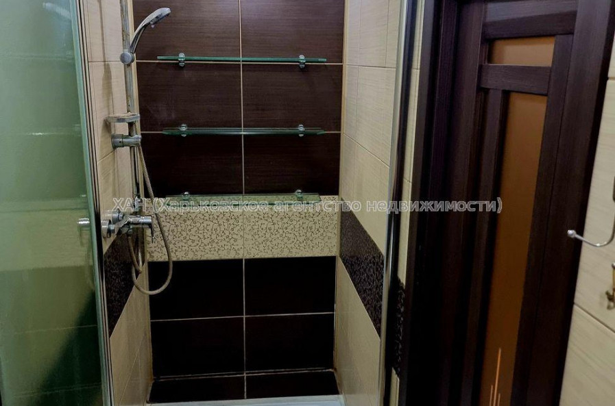 Продам квартиру, Киргизская ул. , 2  ком., 34.30 м², капитальный ремонт 