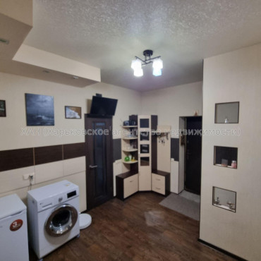 Продам квартиру, Киргизская ул. , 2  ком., 34.30 м², капитальный ремонт 