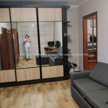 Продам квартиру, Ясная ул. , 2  ком., 47 м², капитальный ремонт 