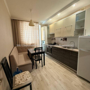 Продам квартиру, Зубарева Александра ул. , 1  ком., 42.70 м², капитальный ремонт 