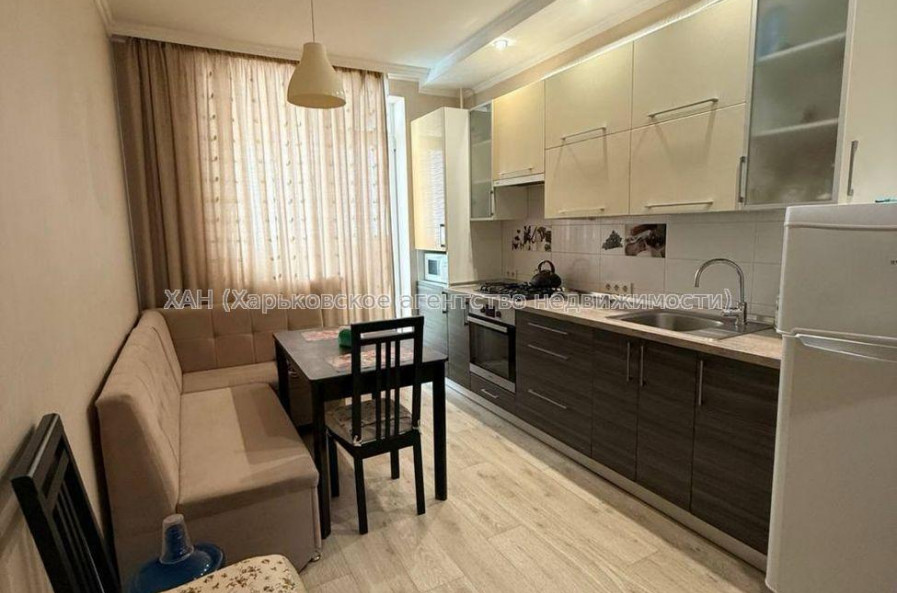 Продам квартиру, Зубарева Александра ул. , 1  ком., 42.70 м², капитальный ремонт 