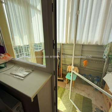 Продам квартиру, Зубарева Александра ул. , 1  ком., 42.70 м², капитальный ремонт 