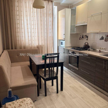 Продам квартиру, Зубарева Александра ул. , 1  ком., 42.70 м², капитальный ремонт 