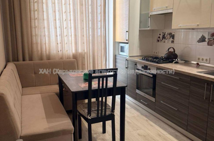 Продам квартиру, Зубарева Александра ул. , 1  ком., 42.70 м², капитальный ремонт 