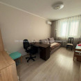 Продам квартиру, Зубарева Александра ул. , 1  ком., 42.70 м², капитальный ремонт 