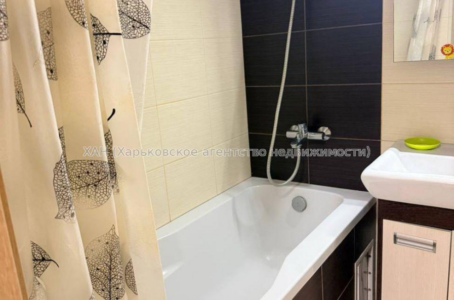 Продам квартиру, Зубарева Александра ул. , 1  ком., 42.70 м², капитальный ремонт 
