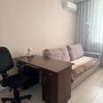 Продам квартиру, Зубарева Александра ул. , 1  ком., 42.70 м², капитальный ремонт 