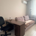 Продам квартиру, Зубарева Александра ул. , 1  ком., 42.70 м², капитальный ремонт 
