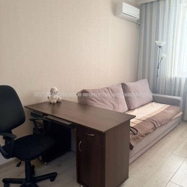 Продам квартиру, Зубарева Александра ул. , 1  ком., 42.70 м², капитальный ремонт 