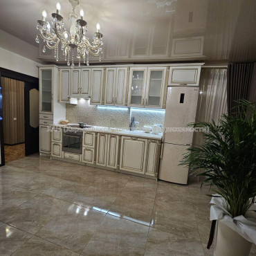 Продам квартиру, Залесская ул. , 2  ком., 60 м², авторский дизайн 