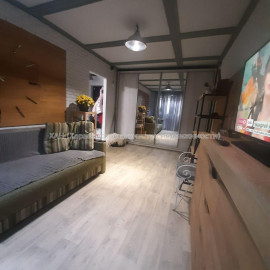 Продам квартиру, 12 Апреля ул. , 1 кім., 33 м², авторский дизайн
