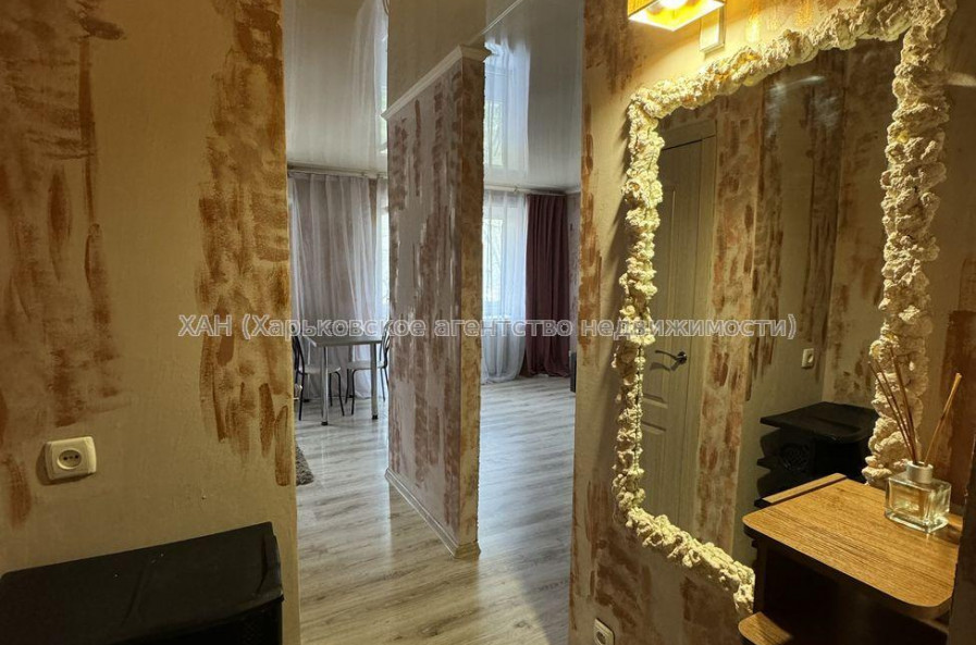 Продам квартиру, 23 Августа ул. , 1  ком., 32 м², капитальный ремонт 