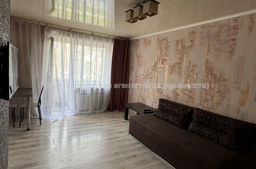 Продам квартиру, 23 Августа ул. , 1  ком., 32 м², капитальный ремонт 