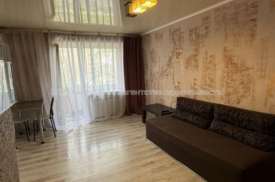 Продам квартиру, 23 Августа ул. , 1  ком., 32 м², капитальный ремонт 