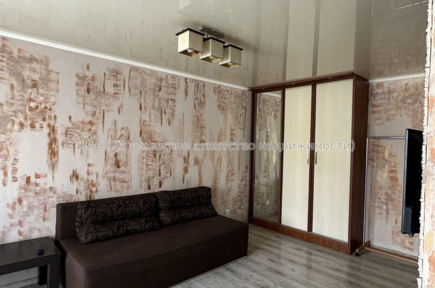 Продам квартиру, 23 Августа ул. , 1  ком., 32 м², капитальный ремонт 
