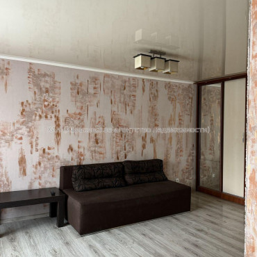 Продам квартиру, 23 Августа ул. , 1  ком., 32 м², капитальный ремонт 