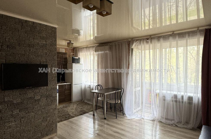 Продам квартиру, 23 Августа ул. , 1  ком., 32 м², капитальный ремонт 