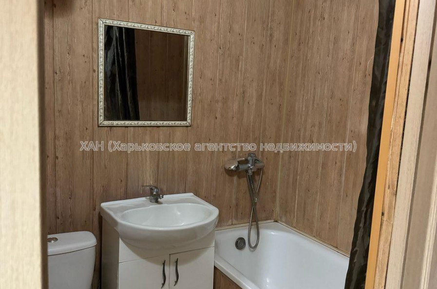 Продам квартиру, 23 Августа ул. , 1  ком., 32 м², капитальный ремонт 