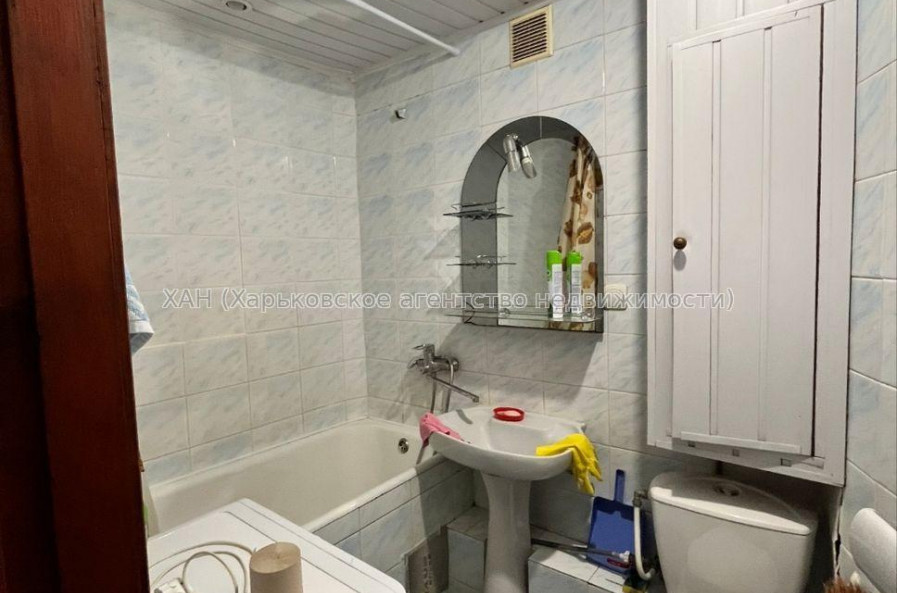 Продам квартиру, Гвардейцев Широнинцев ул. , 3 кім., 63 м², косметический ремонт 