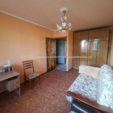 Продам квартиру, Гвардейцев Широнинцев ул. , 3 кім., 63 м², косметический ремонт 