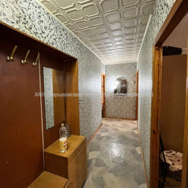 Продам квартиру, Гвардейцев Широнинцев ул. , 3 кім., 63 м², косметический ремонт