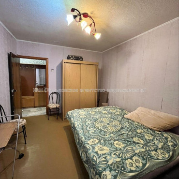 Продам квартиру, Гвардейцев Широнинцев ул. , 3 кім., 63 м², косметический ремонт 