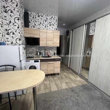 Продам квартиру, Драгоманова ул. , 1  ком., 20.50 м², советский ремонт 