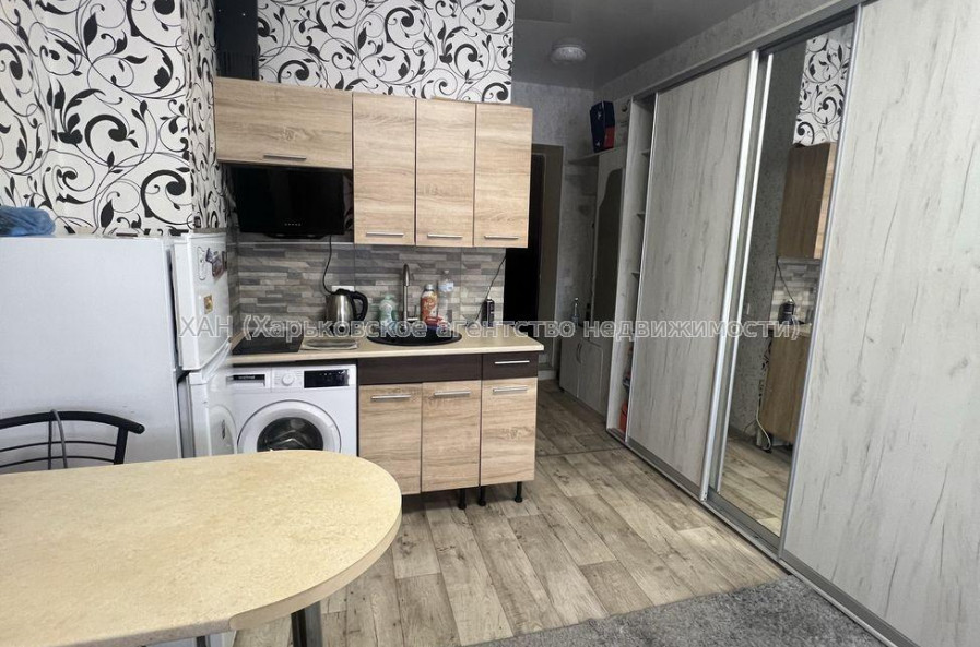 Продам квартиру, Драгоманова ул. , 1  ком., 20.50 м², советский ремонт 