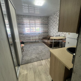 Продам квартиру, Драгоманова ул. , 1  ком., 20.50 м², советский ремонт