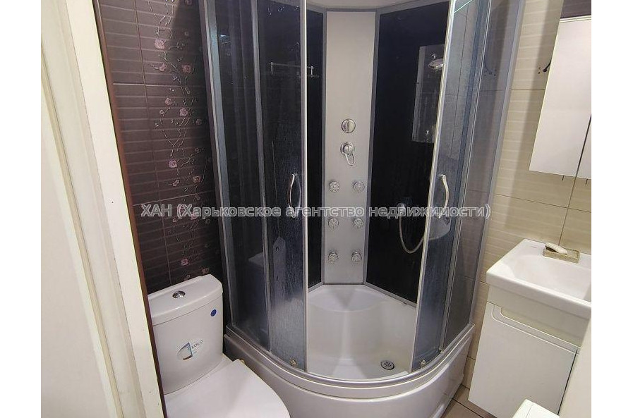 Продам квартиру, 23 Августа ул. , 1 кім., 31.90 м², авторский дизайн 